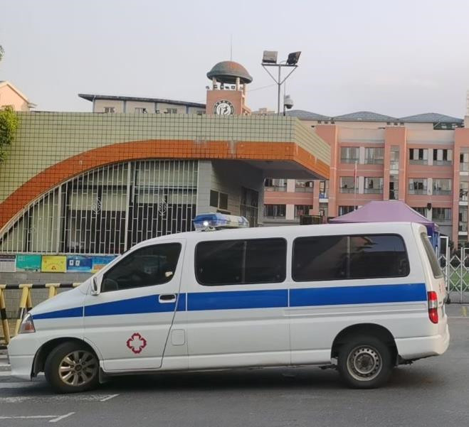 矿区救护车出租护送骨折病人一公里多少钱